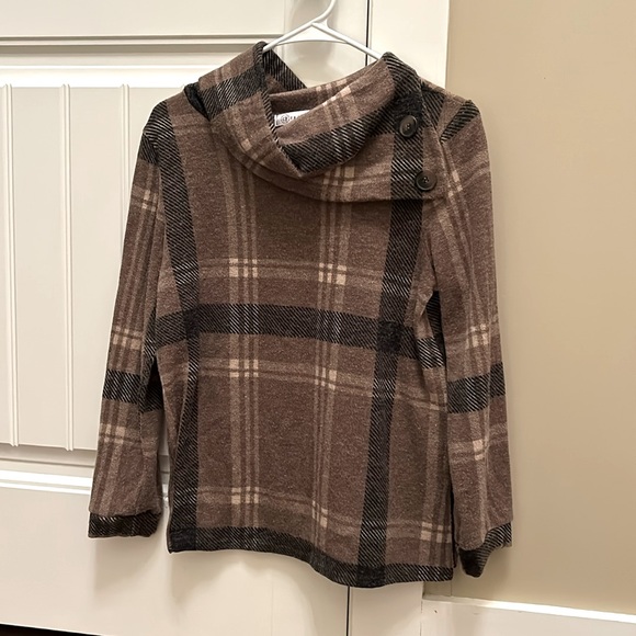 Sweaters - Brown & black plaid long sleeve top